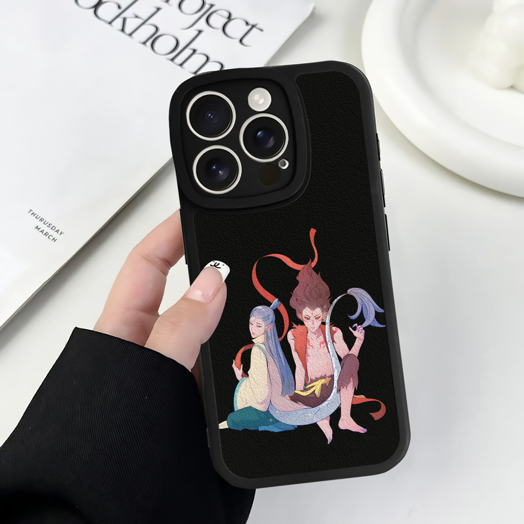 （画像用） Ne Zha 2 ナタ 魔童の大暴れ 【iPhone 16シリーズ対応】シリコンスマホケース（レザー調） 材質：シリコン